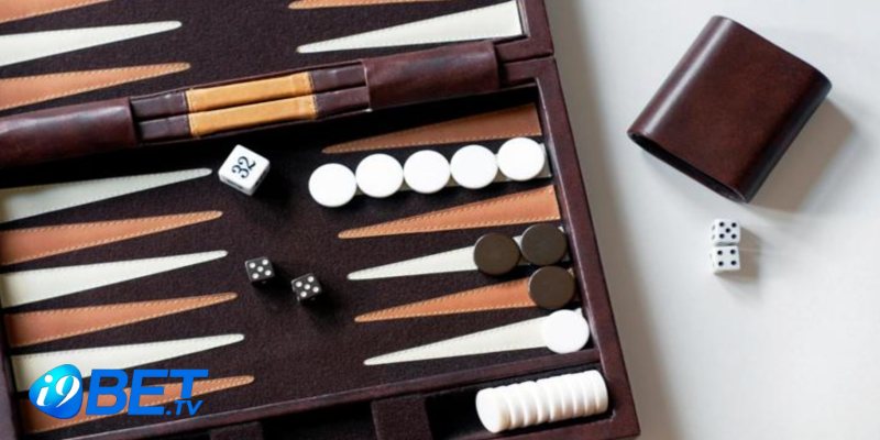 Những thành phần trong ván cờ Backgammon